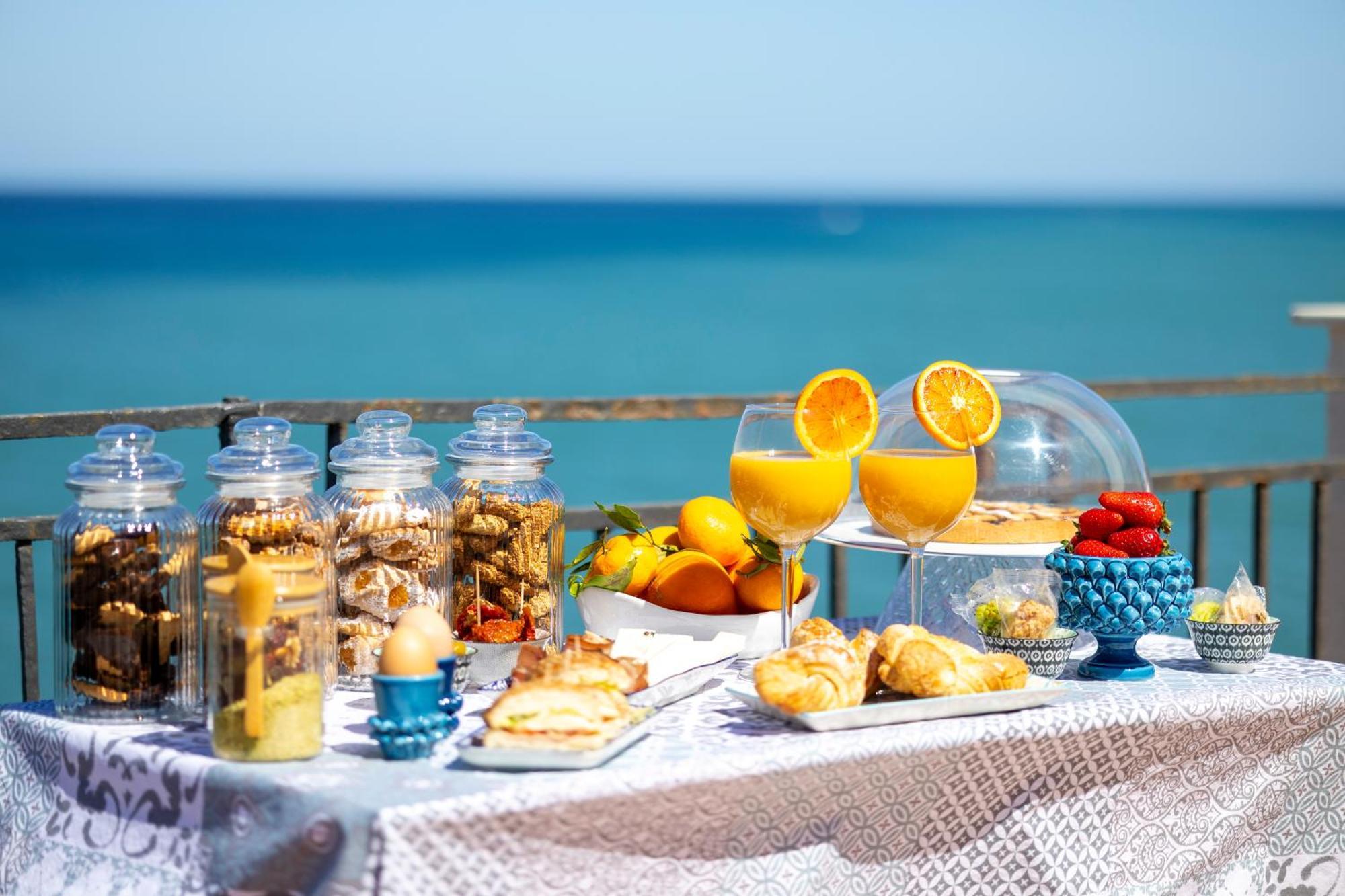 Dolce Vita And Bed & Breakfast Cefalu